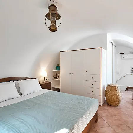 Admiral's House Santorini