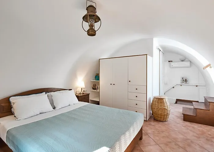 Admiral's House Santorini